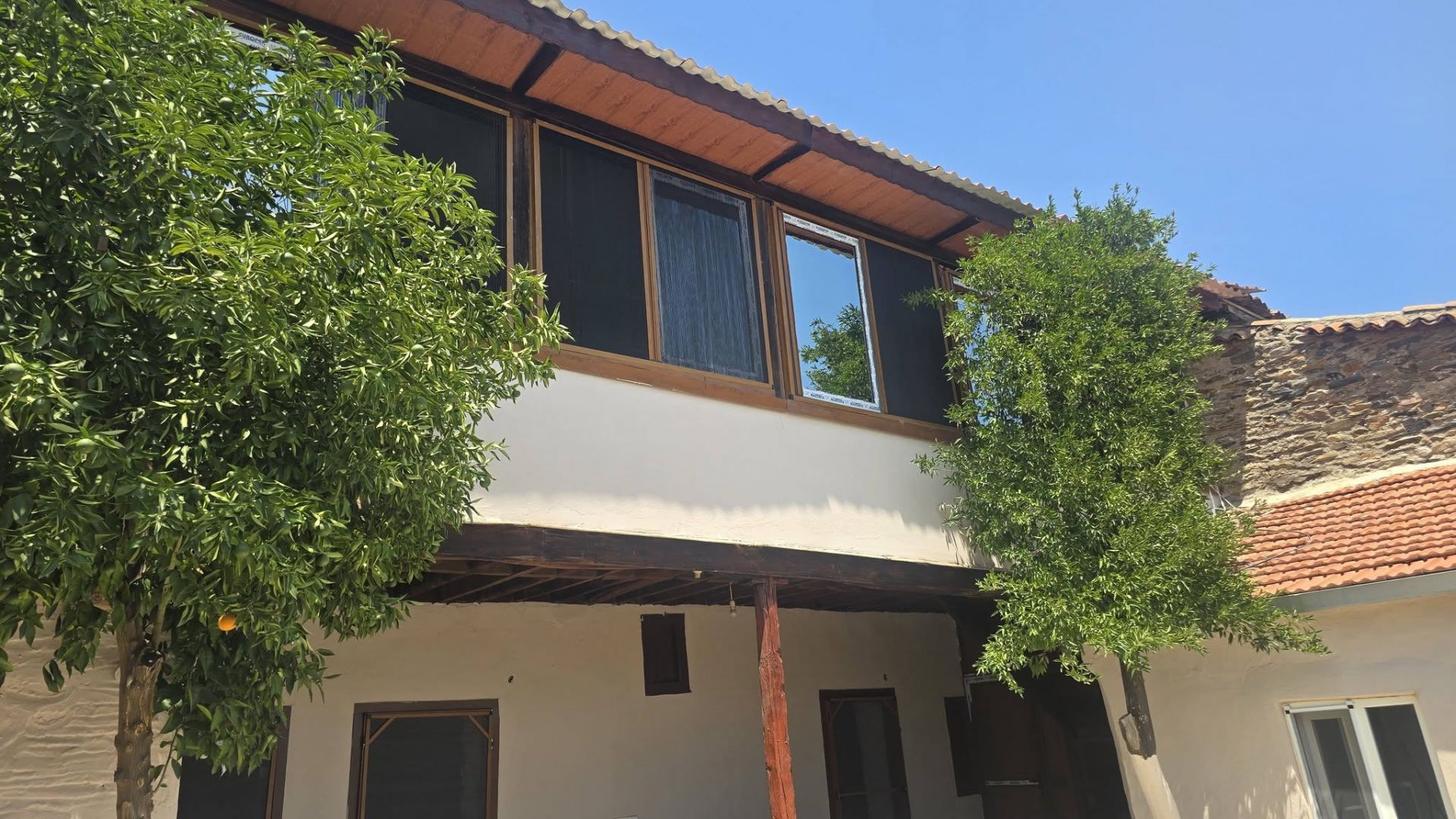 İZMİR BAYINDIR MERKEZ'DE SATILIK KONAK | 211 m² BAHÇELİ 2 KATLI | HER ODADA BANYO & WC | PANSİYONA UYGUN