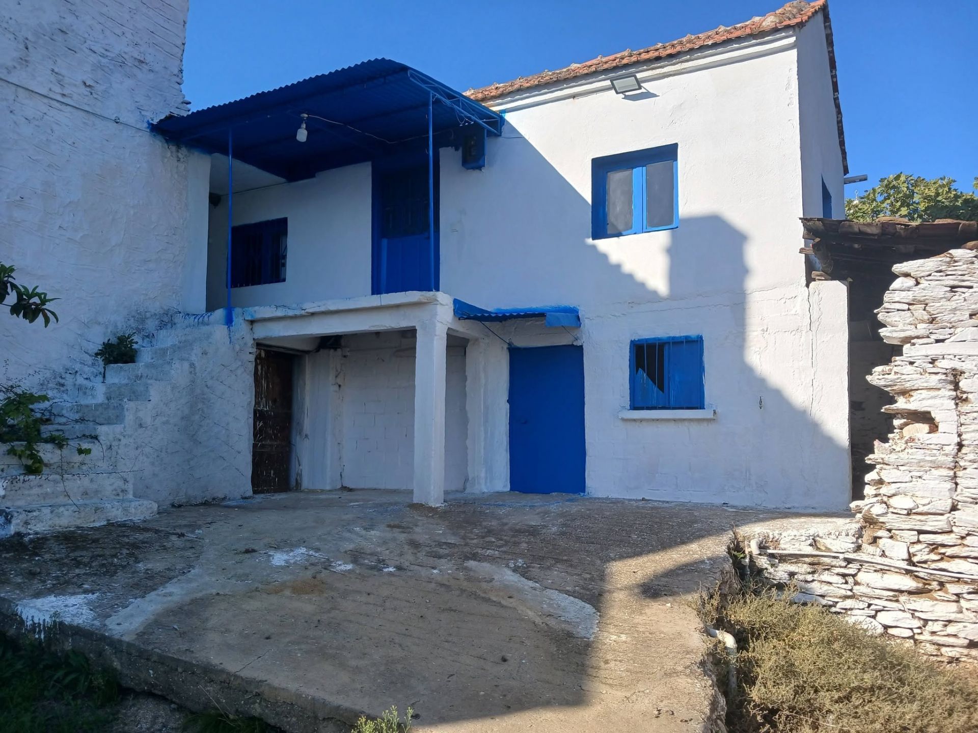 İzmir Tire Derebaşı Köyü’nde Satılık Müstakil Ev ve Eks