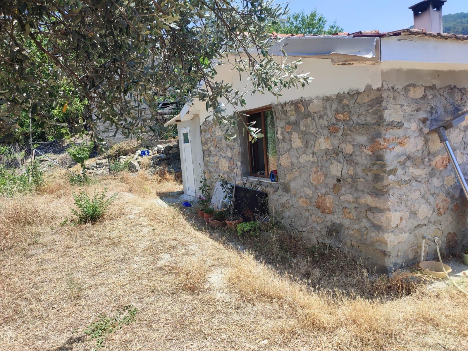 Seydikemer'de 1.037 m² müstakil tapulu, kargir taş ev! 